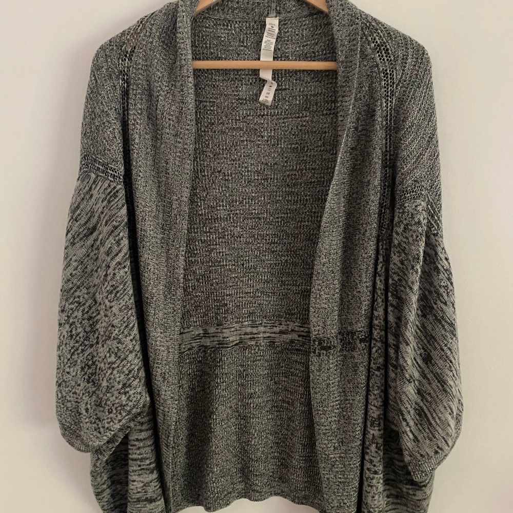 Lululemon breeze easy wrap